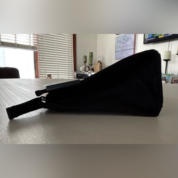 M•A•C Cosmetics | small cosmetic/makeup bag - Picture 13 of 15